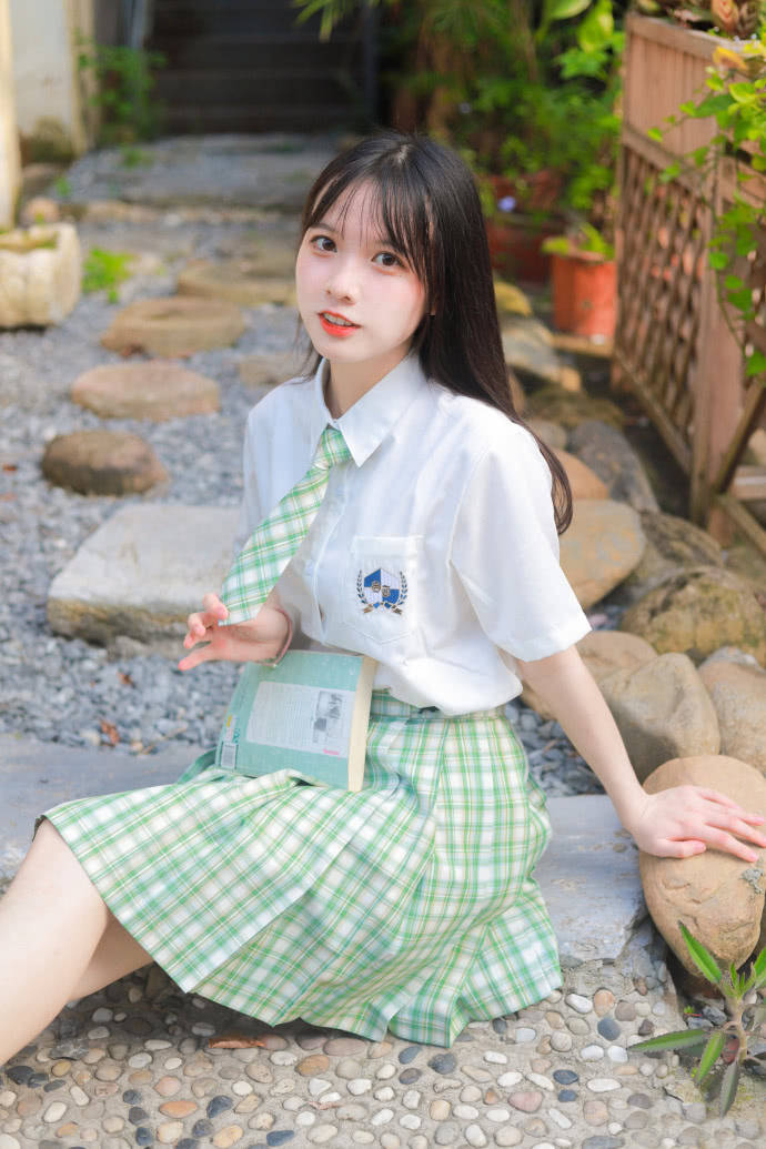 jk少女在春天里看那漫天的繁星