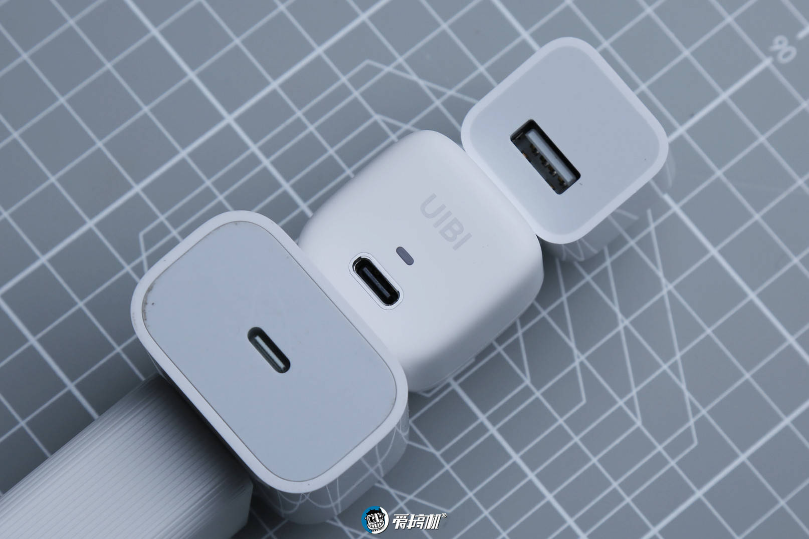 评测|轻奢便携 柚比18W PD迷你快充头评测