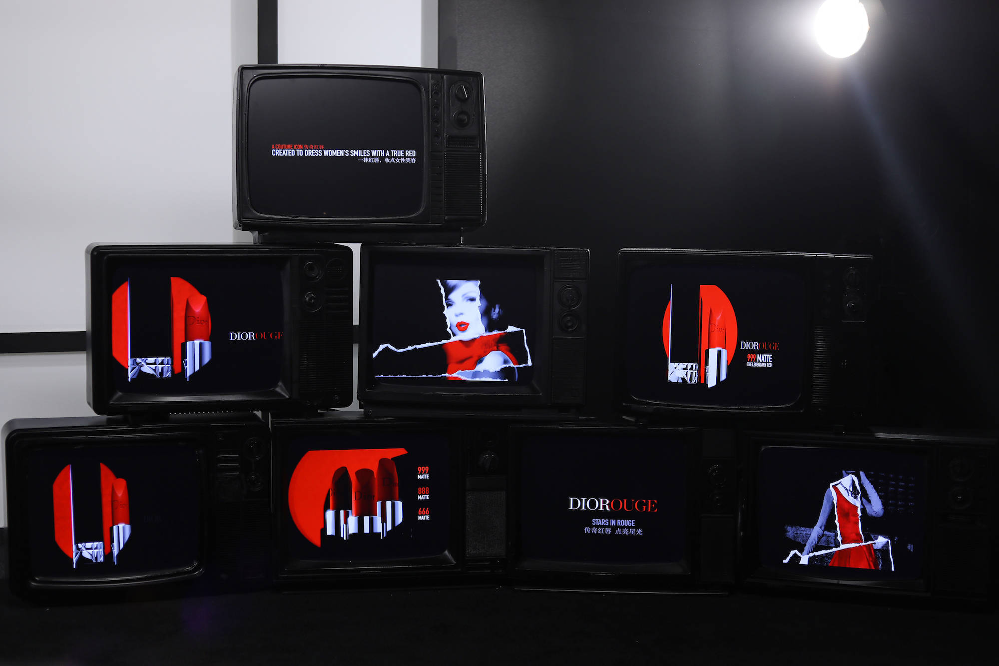 蓝金|王子文、韩东君、毕雯珺等明星共同揭开DIOR迪奥烈艳蓝金唇膏的派对盛宴