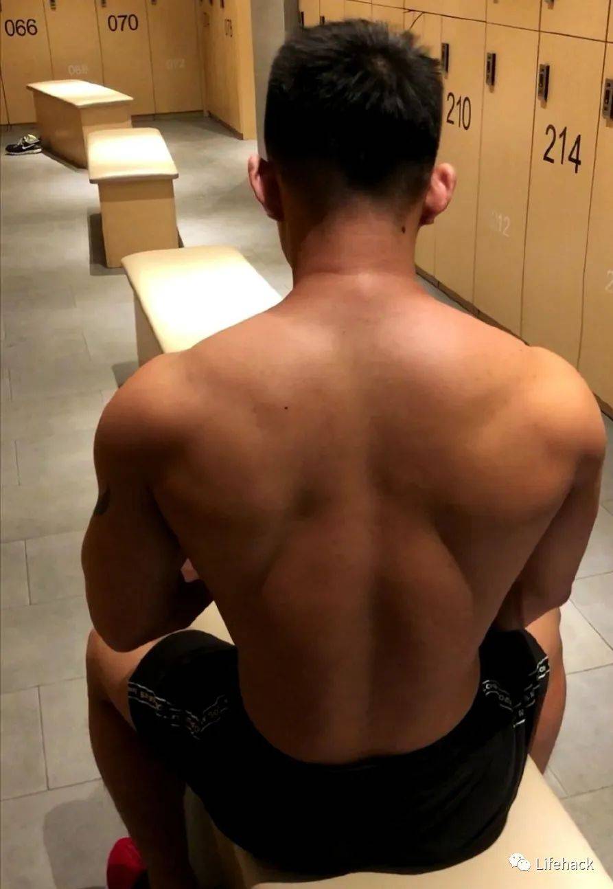 小哥|上海漫展筋肉男引发舔屏,这肉体太野了