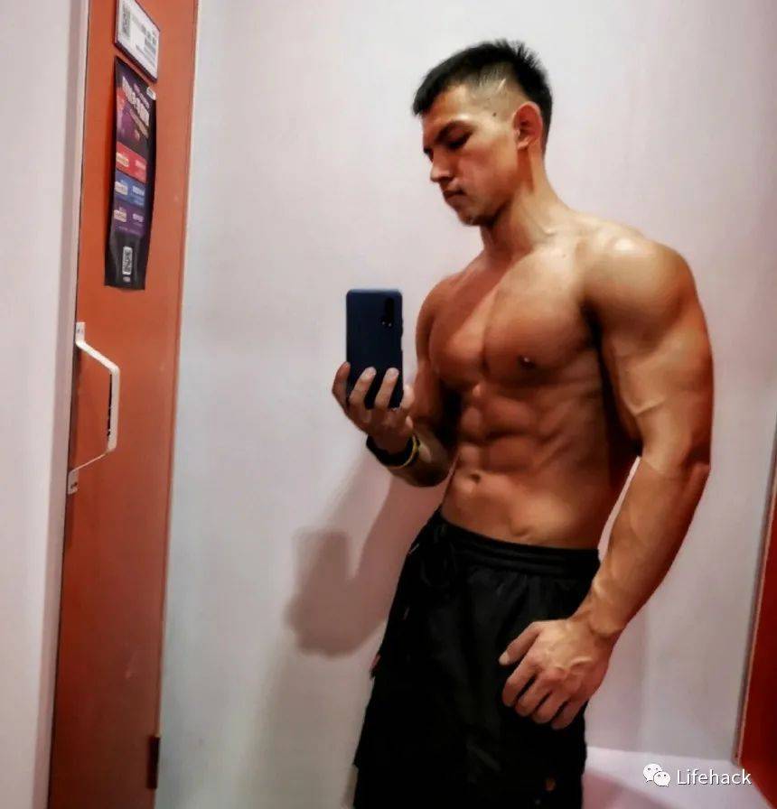 小哥|上海漫展筋肉男引发舔屏,这肉体太野了