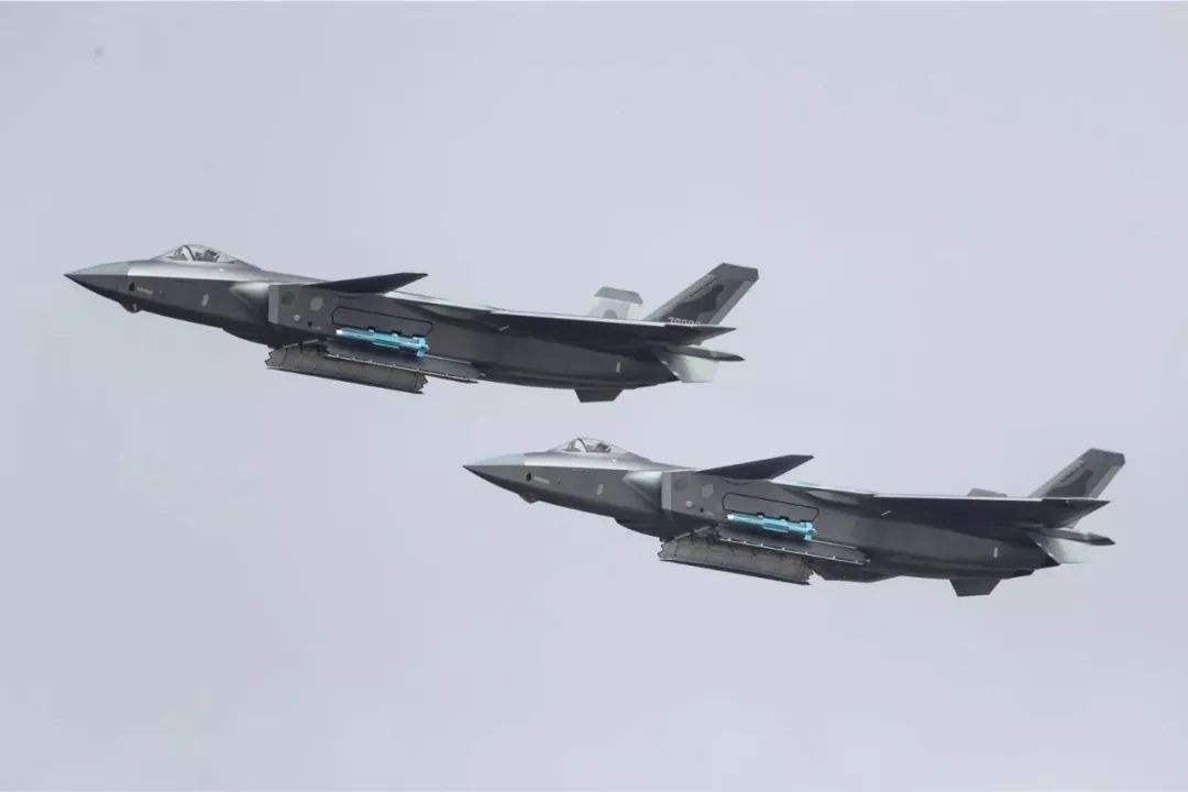 F16偷袭米格21，明明相差一整代但还使用这种手段