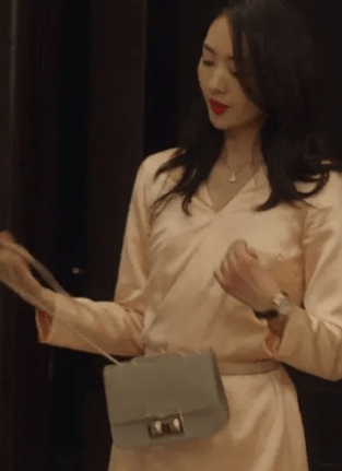 衣品|《三十而已》顾佳双商在线,衣品一绝 可想进名利圈没有“它”可不行