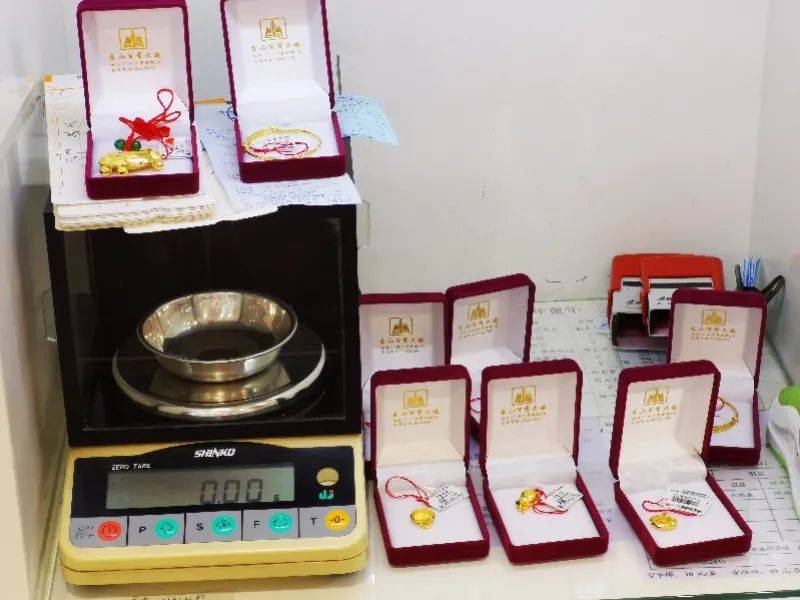 中国大妈又出手了：门店一天卖掉2公斤黄金！网