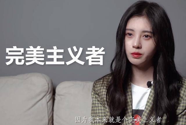 洗澡时|原创鞠婧祎称对自己能力很满意，洗澡时背台词很努力，却被骂脸皮厚