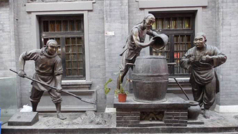 铸铜人物雕塑 喝酒人物雕塑,人物铜雕,公园景观雕塑 酒文化雕塑,铸铜