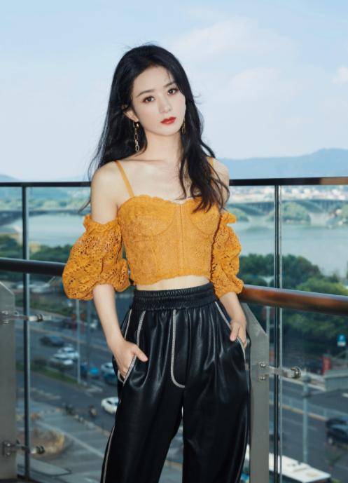 赵丽颖亮相发布会，被调侃像辣酱，黄晓明称洗