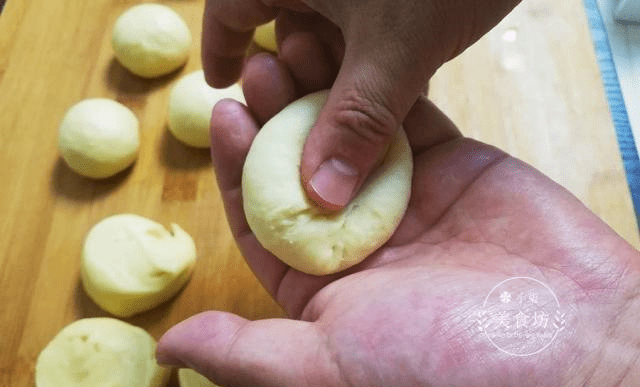 一斤面粉配多少糖做馒头 f35d42a6d0f349fa829efa6a9b288829.png