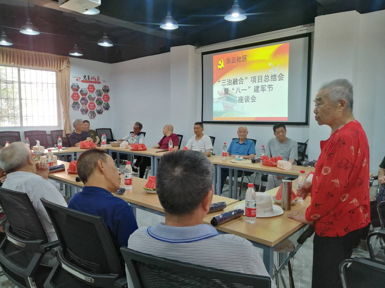 大渡口区跃进村街道|“三治融合”促和谐——东正社区开展“八一”建军节座谈会