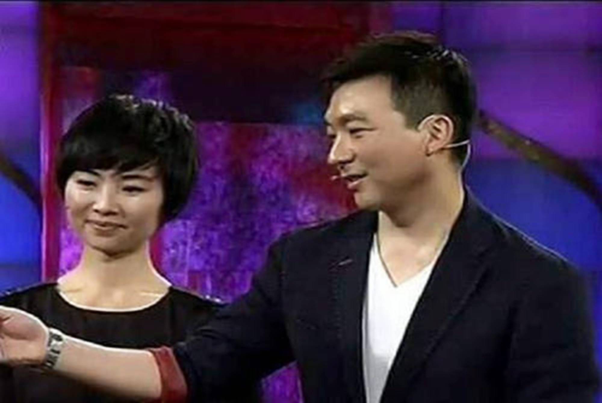 大家都知道康辉是知名主持人,却不晓得刘雅洁也是央视的一员,她从事