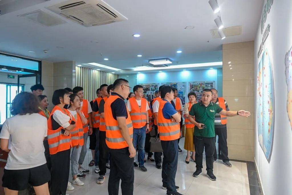 顾客|连云港保真实业有限公司董事长曹洪强到访全球蛙，签署战略合作协议