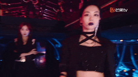 五官|舞台王者王霏霏终于赢了一回皇族万茜！滤镜终究敌不过实力啊...