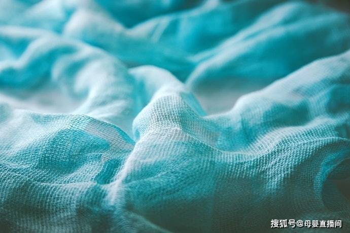 婴儿|新手妈妈在挑选婴儿浴巾时可不能马虎婴儿浴巾材质多样