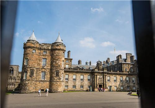 中介|英国留学读研究生是否找中介 想申名校