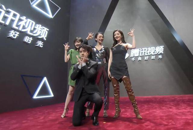 童瑶|江疏影童瑶造型失手,热巴暗黑风冷艳,唐嫣产后首次亮相很惊艳