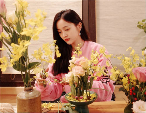 玩家|原创闪耀暖暖:叠纸憋3天才回应,吴宣仪合作终止了!暖暖却被骂惨