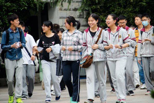 原创最惨校长：高考输出低分被喊下课，家长：他搞素质教育不抓学习！
