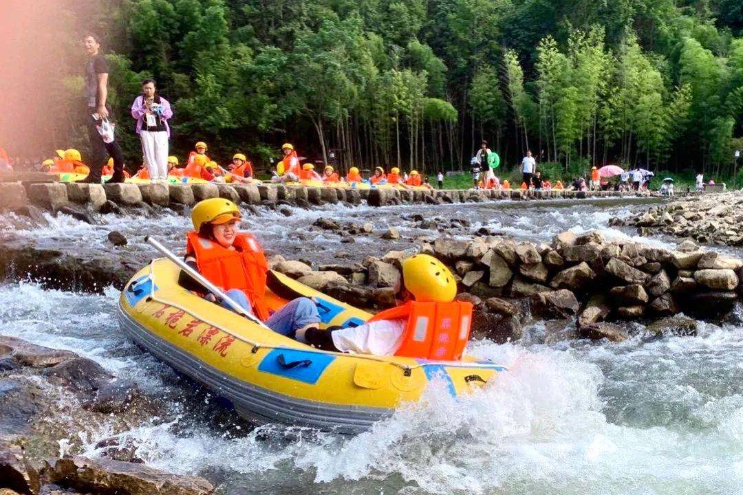 永嘉龙湾潭,石桅岩景区迎来暑期小高峰_旅游
