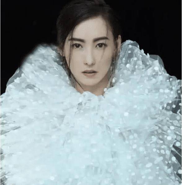 张柏芝|40岁张柏芝撞上44岁舒淇,终于知道仙女和台妹的差距有多大了