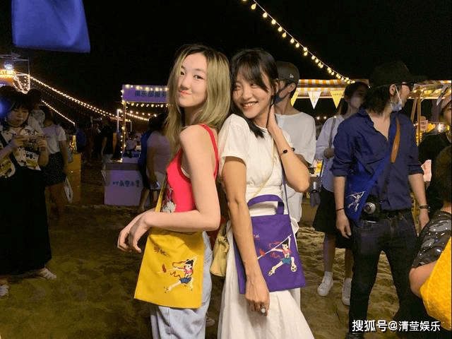 金发|衣服均价100元,3小时筹集1.8万,李嫣一头金发被嘲“不良少女”