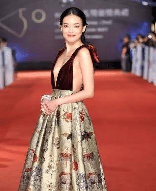 张柏芝|40岁张柏芝撞上44岁舒淇,终于知道仙女和台妹的差距有多大了