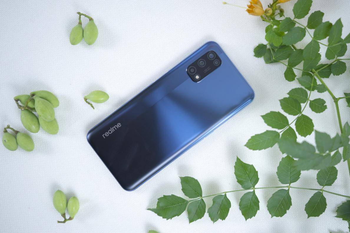 测评盘点|闪充大电池告别5G时代电量焦虑 realme真我V5手机体验