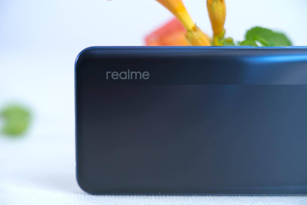 测评盘点|闪充大电池告别5G时代电量焦虑 realme真我V5手机体验