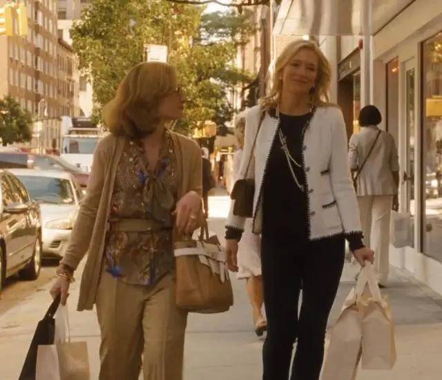 埃尔法|《三十而已》里的富婆们，再落魄也不会搭便车