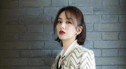 原创电影《鼠胆英雄》中,佟丽娅浴巾掉了这场戏,是本人拍的吗?