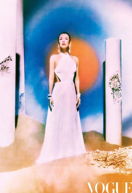 珠宝|顶级女星日常？章子怡戴五亿珠宝拍杂志封面，却被吐槽欣赏不来