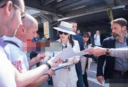 珠宝|顶级女星日常？章子怡戴五亿珠宝拍杂志封面，却被吐槽欣赏不来