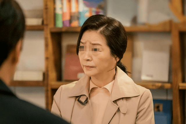 原创郑嘉颖二胎得子，家中两个小王子，高颜值的一家四口真幸福