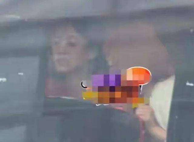 鞠婧祎采访否认是仙女，称不健身也有直角肩，