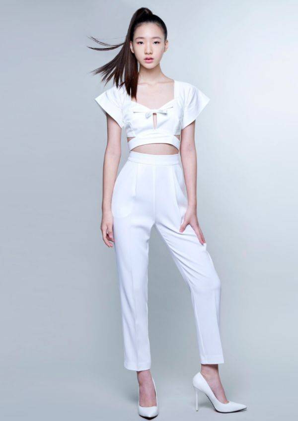 形象|小S大女儿正式入圈！14岁许曦文拥有“超模脸”，看着比大S还美