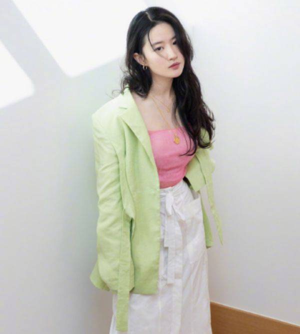 赫本|刘亦菲终于减肥成功！化赫本妆美如“真人公主”，男粉看完都动心