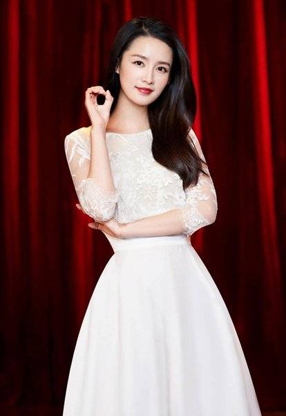 大自然|李沁素颜太美了，与大自然合照静谧美好，妥妥的文艺女神