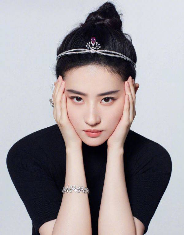 赫本|刘亦菲终于减肥成功！化赫本妆美如“真人公主”，男粉看完都动心