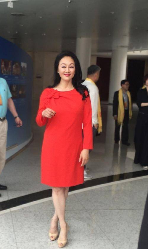 原创原来王姬这么老了穿上舒服的老年服也不过是个普通人