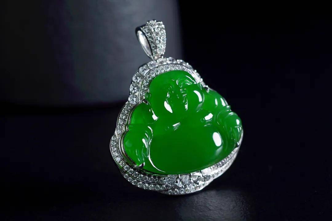 翡翠|裸石 or 镶嵌谁才是你的最爱？别着急，看完再下结论~