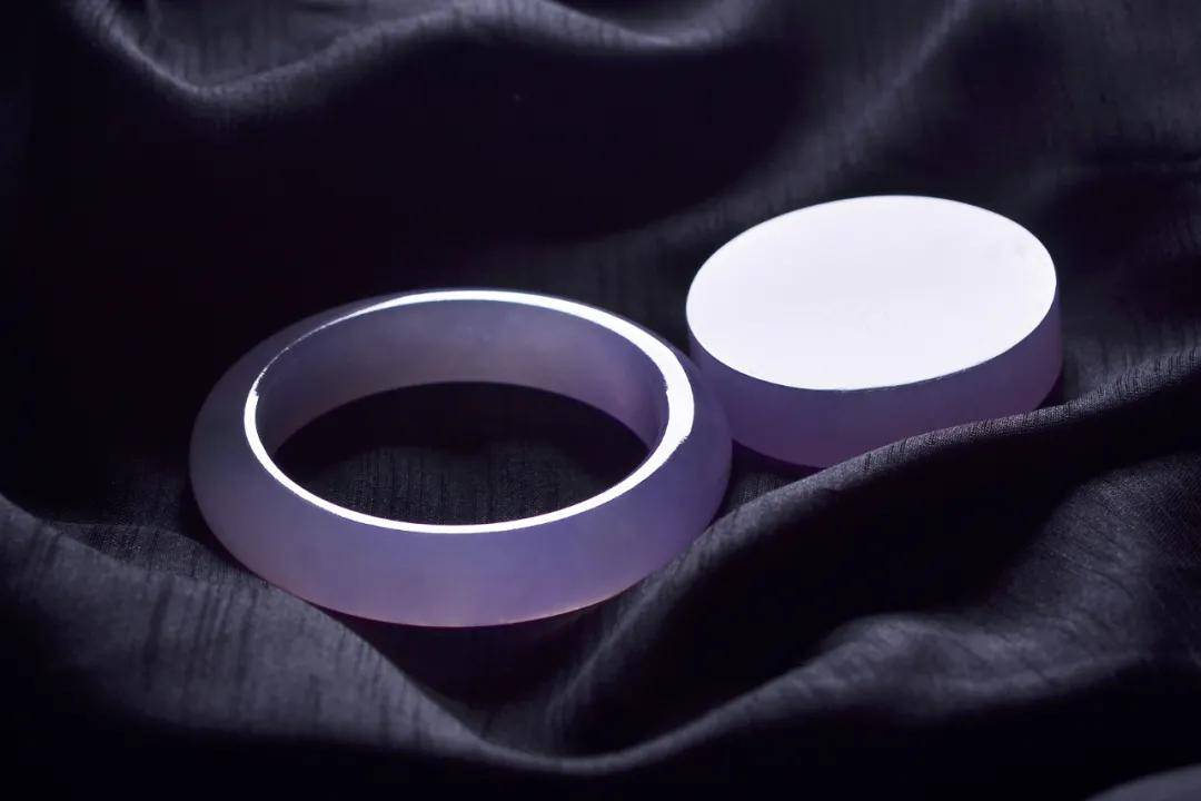 翡翠|裸石 or 镶嵌谁才是你的最爱？别着急，看完再下结论~