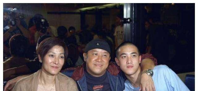 曾志伟妻子朱锡珍去世,生前曾家财产归她管,闷声发财不过问别事