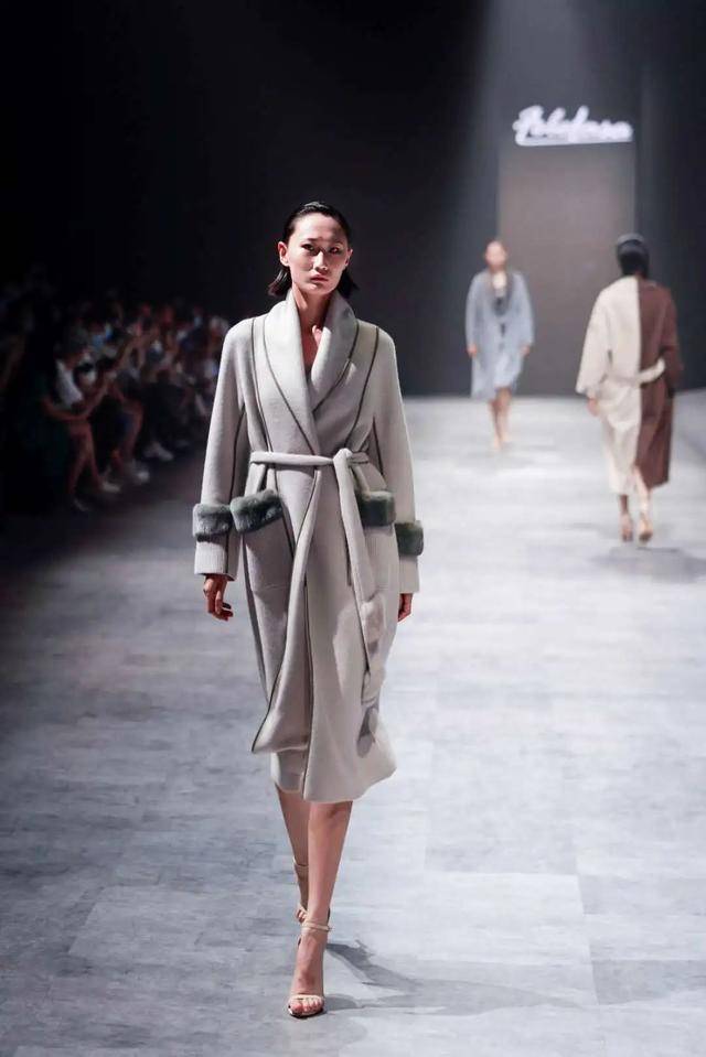 趋势|今年秋冬穿啥最时髦？中国国际皮革裘皮时装流行趋势发布秀告诉你