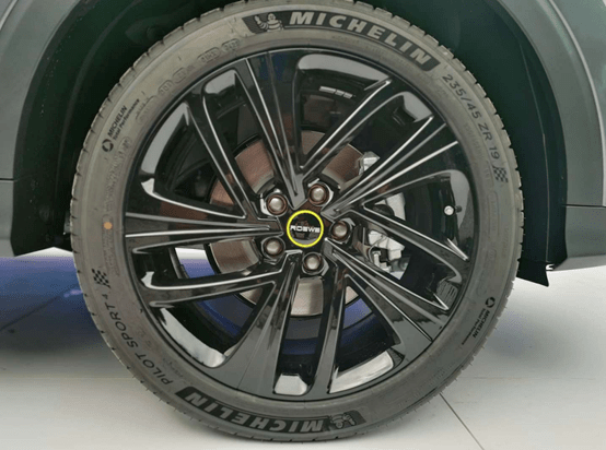 抓地力最好的轮胎性能 ba840c00b13045ce903a979930790d11.png