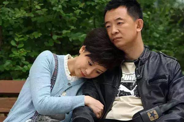 另辟蹊径要复出|另辟蹊径要复出?黄海波罕见与妻子秀恩爱