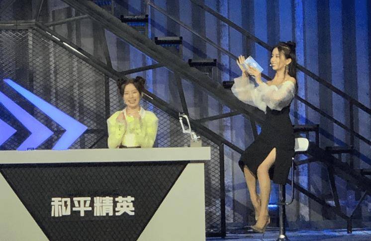 两人口头游戏_两人三足游戏图片