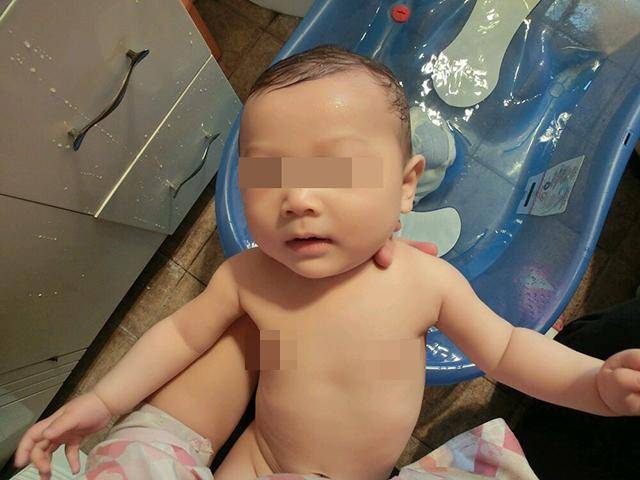 宝宝|这两种危险行为,很多家长做过婴儿车再方便也有安全隐患