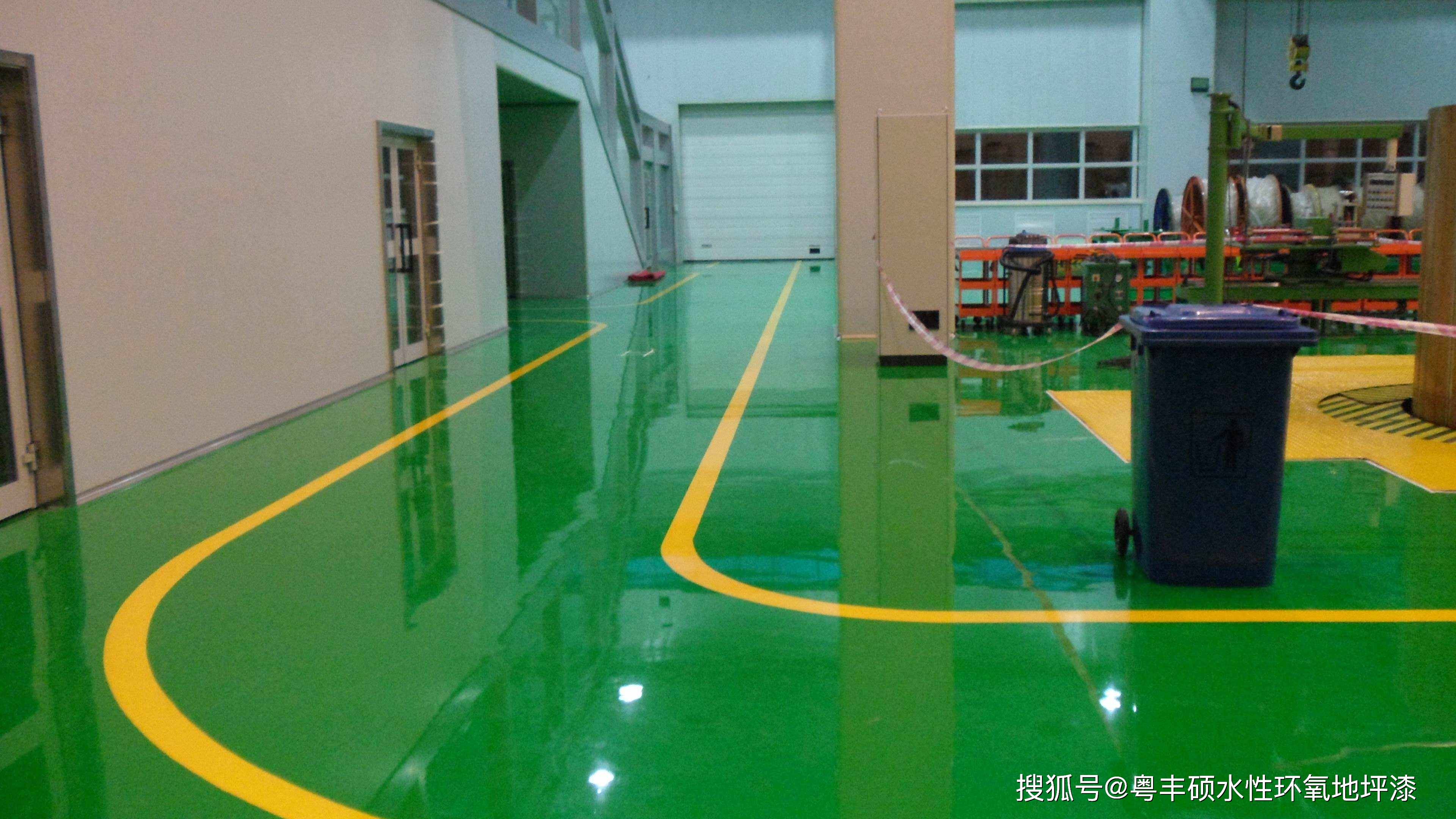 过往因为水性环氧地坪漆涂料的不成熟,一般地面常常使用的多为溶剂型