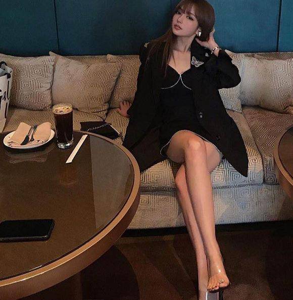 富婆|网红变富婆?周扬青为名下店铺做宣传,一件T恤卖价上万还秒光