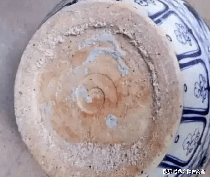 编辑 明代瓷器的粘沙 明代瓷器