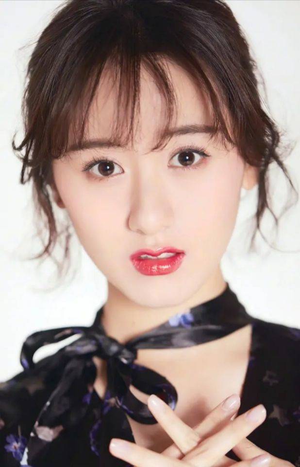 当红小花旦袁冰妍写真:俏丽可爱,清新甜美!